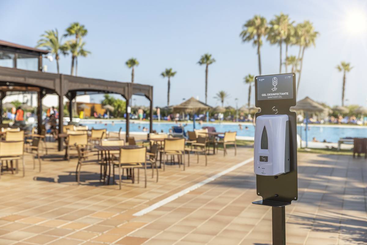 Outdoor swimming pool Hotel ILUNION Islantilla Huelva